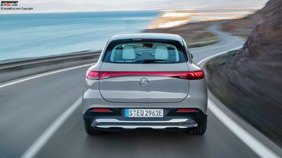 Mercedes EQS SUV in Alpingrau (2023)