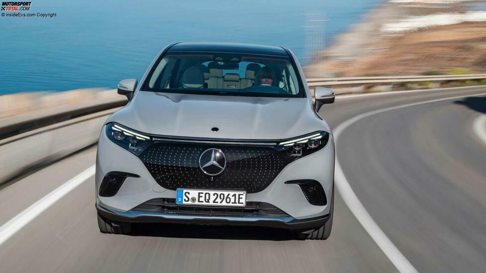 Mercedes EQS SUV in Alpingrau (2023)