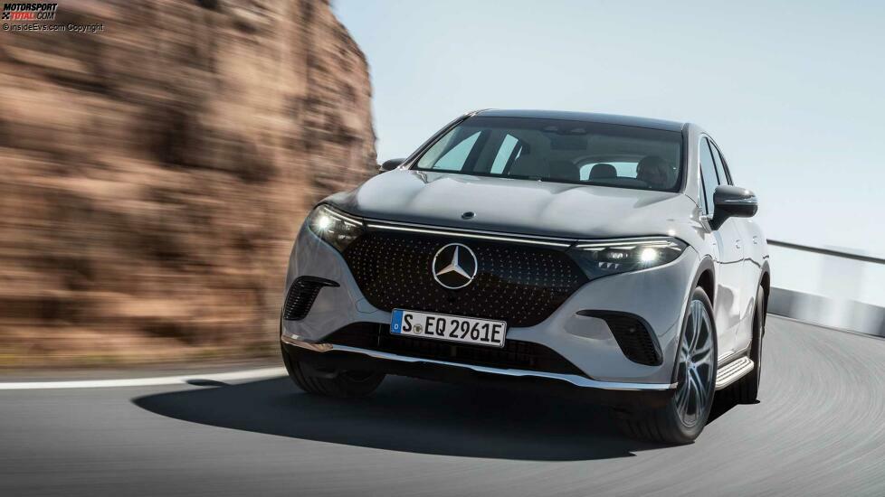 Mercedes EQS SUV in Alpingrau (2023)