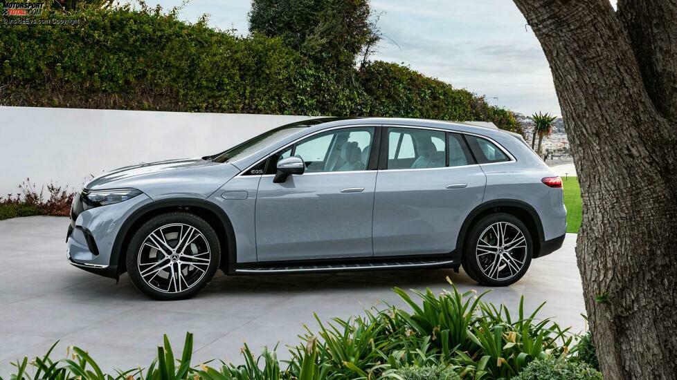 Mercedes EQS SUV in Alpingrau (2022)