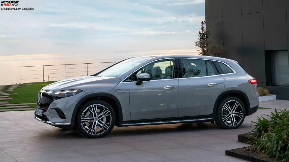 Mercedes EQS SUV in Alpingrau (2022)