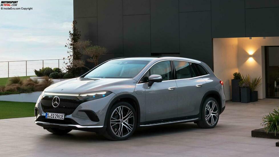 Mercedes EQS SUV in Alpingrau (2022)