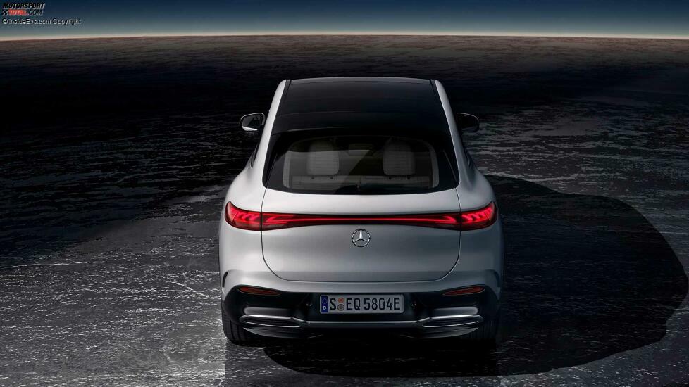Mercedes EQS SUV in Diamantweiß, Studioaufnahme (2023)