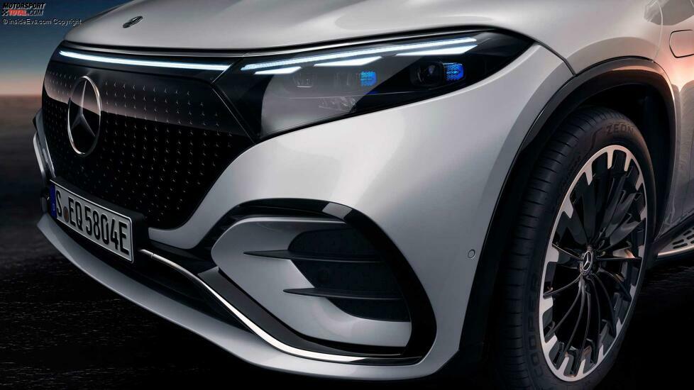 Mercedes EQS SUV in Diamantweiß, Studioaufnahme (2023)