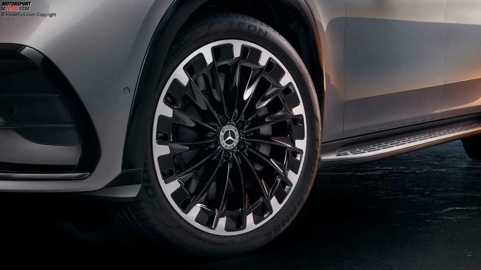 Mercedes EQS SUV in Diamantweiß, Studioaufnahme (2023)