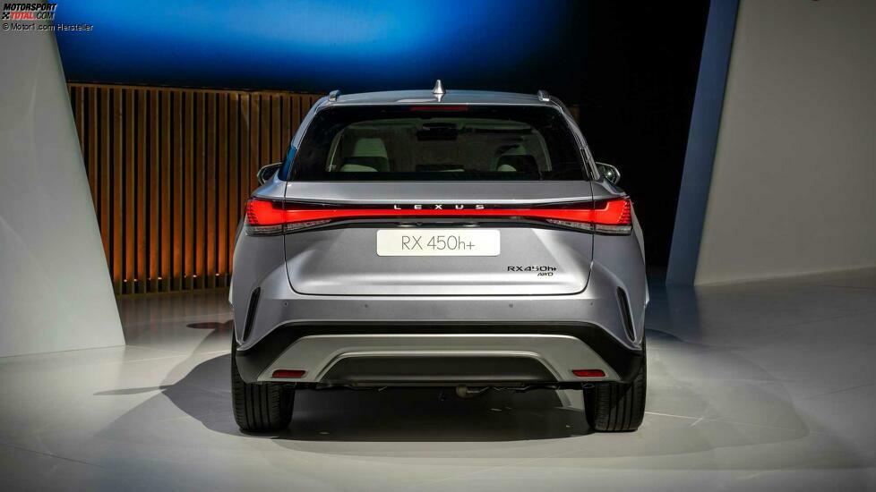 2023 Lexus RX 450h+ Auf der Bühne hinten
