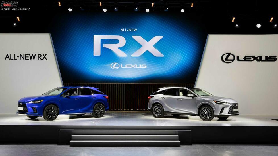 2023 Lexus RX 450h+ und RX 500h auf der Bühne