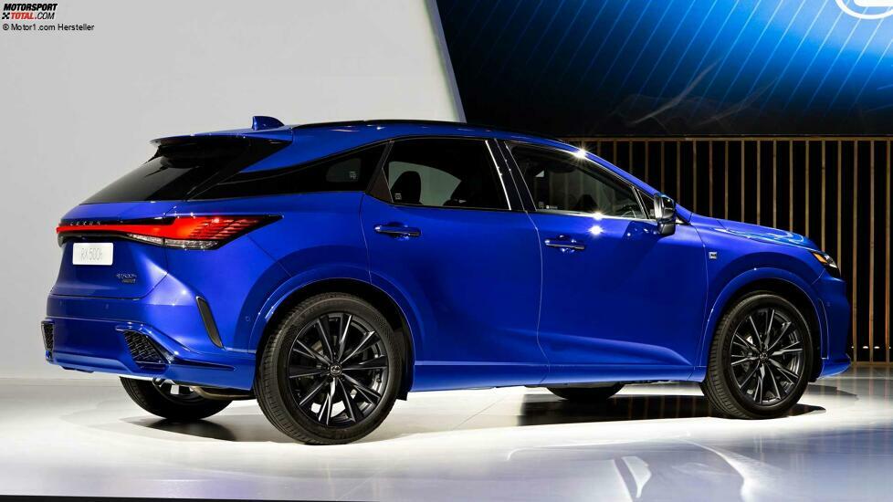 2023 Lexus RX 500h Auf der Bühne Rückenwinkel