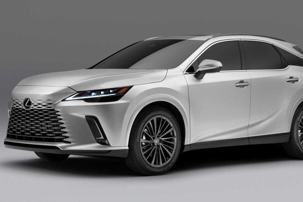 Erstmals gibt es neben Hybrid auch einen Plug-in-Hybrid