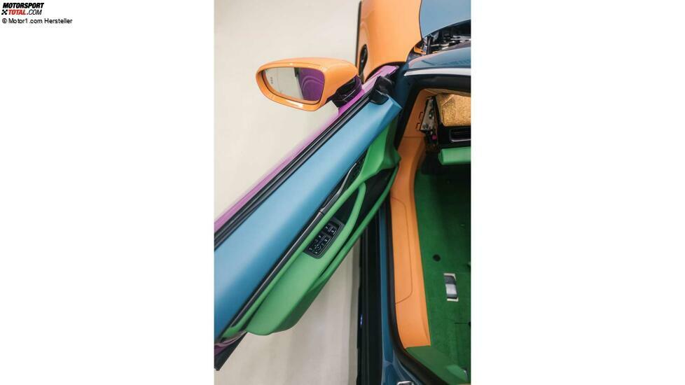 Porsche Taycan 4 Cross Turismo Art Car von Sean Wotherspoon Tür offen
