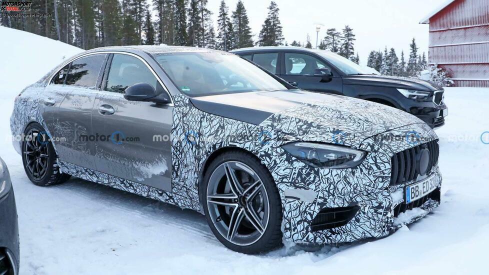 Mercedes-AMG C 63 (2022) als Limousine und Kombi erwischt