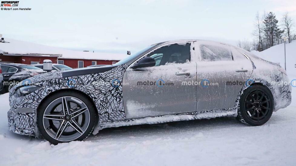 Mercedes-AMG C 63 (2022) als Limousine und Kombi erwischt