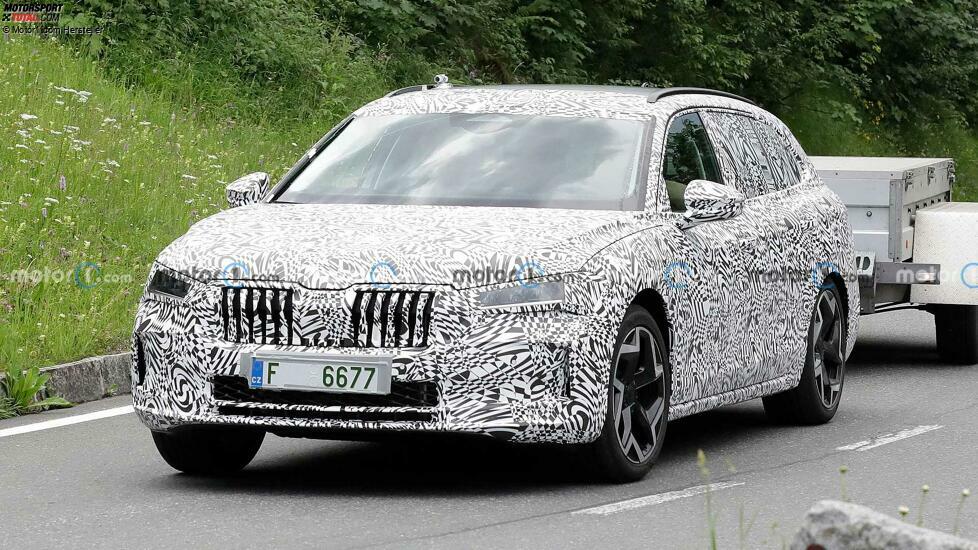 Skoda Superb Combi (2023) als Erlkönig