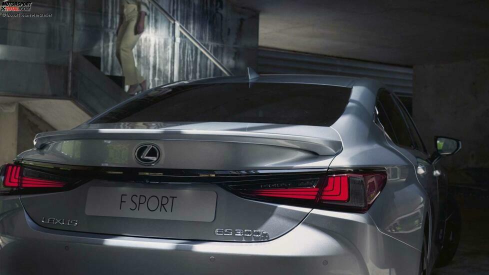 Lexus ES (2023)