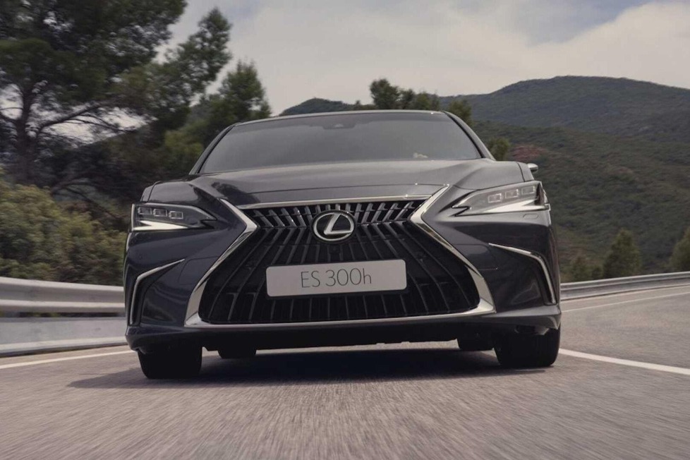 Endlich verzichtet Lexus bei der Limousine auf das Touchpad ...