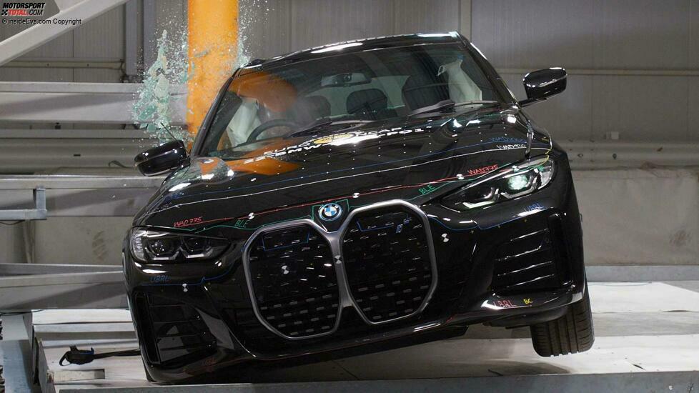 BMW i4 im EuroNCAP-Crashtest: Seitlicher Pfahlaufprall