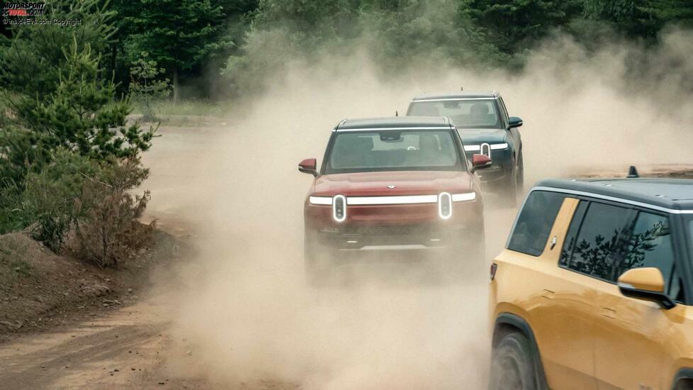 Rivian R1S abseits der Straße