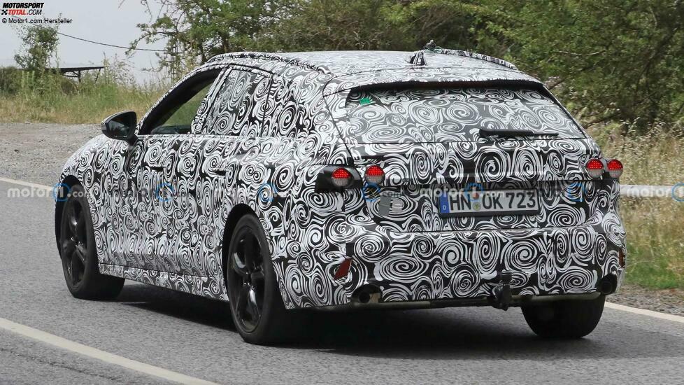 Audi A4 / RS4 Avant (2023) als Erlkönig