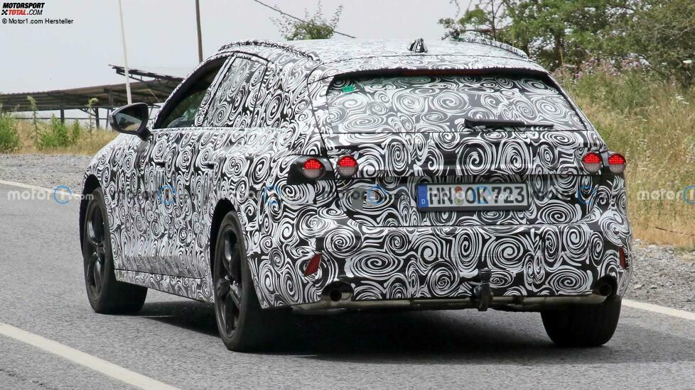 Audi A4 / RS4 Avant (2023) als Erlkönig