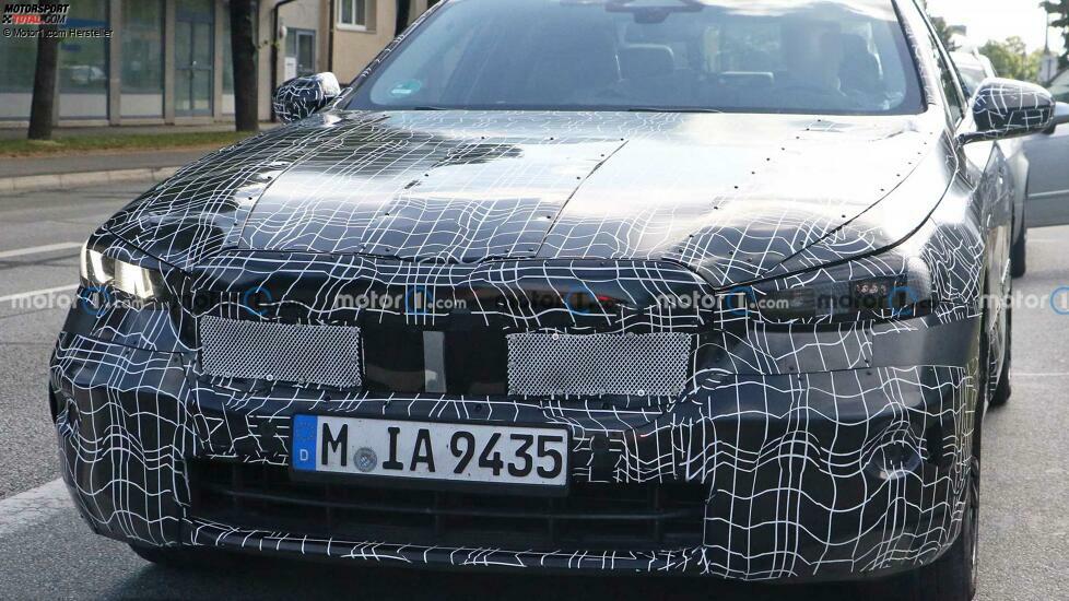 BMW 5er Limousine (2023) mit Serienleuchten erwischt