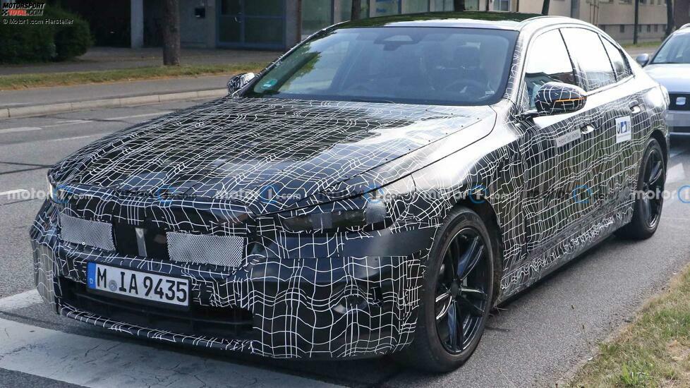 BMW 5er Limousine (2023) mit Serienleuchten erwischt