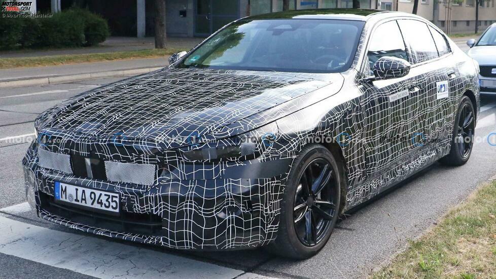 BMW 5er Limousine (2023) mit Serienleuchten erwischt