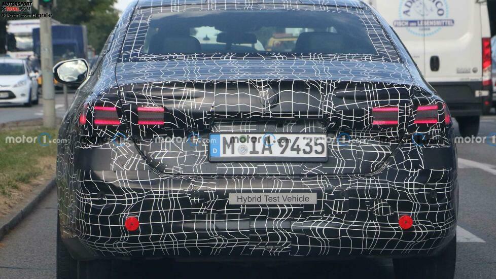BMW 5er Limousine (2023) mit Serienleuchten erwischt