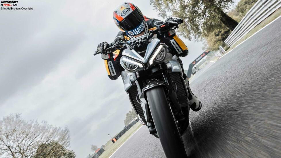 Triumph TE-1 - Tests auf der Rennstrecke