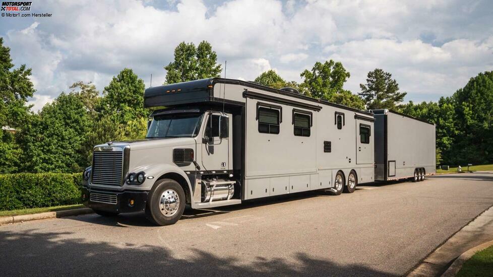 Freightliner Coronado Camper + Haulmark Garagen-Anhänger