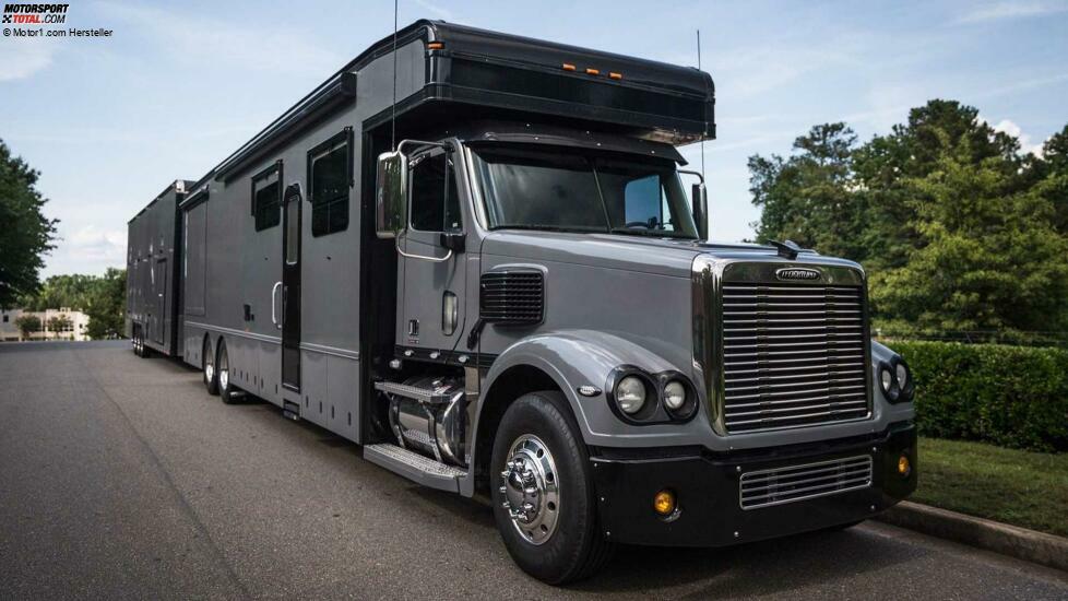 Freightliner Coronado Camper + Haulmark Garagen-Anhänger