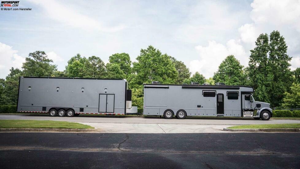 Freightliner Coronado Camper + Haulmark Garagen-Anhänger