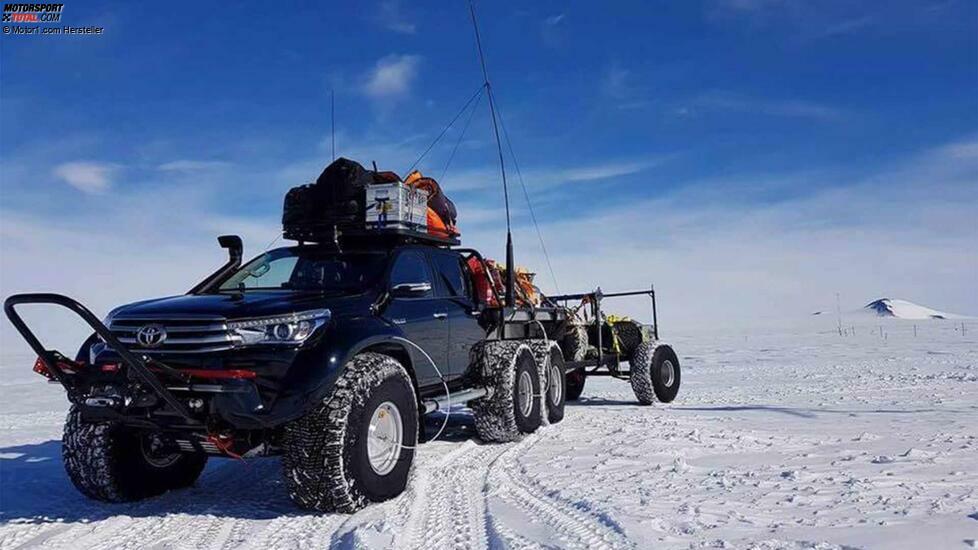 Toyota Hilux AT44 6x6