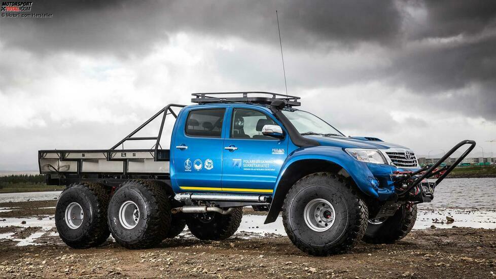 Toyota Hilux AT44 6x6