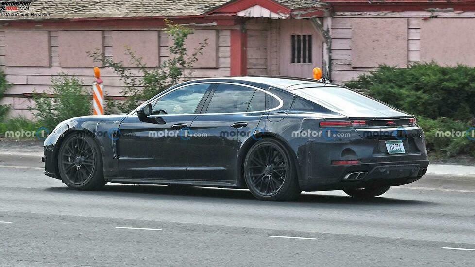 Porsche Panamera (2022) Prototyp mit Zentralverschluss-Felgen