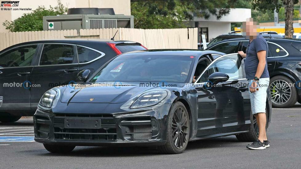 Porsche Panamera (2022) Prototyp mit Zentralverschluss-Felgen