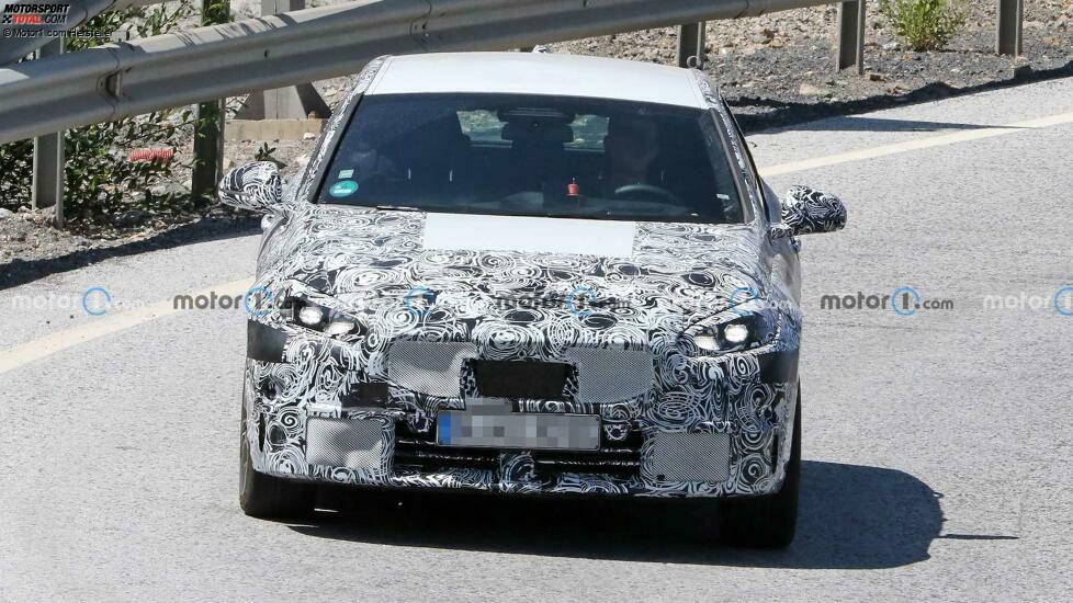 BMW 1er (2023) mit Facelift als Erlkönig