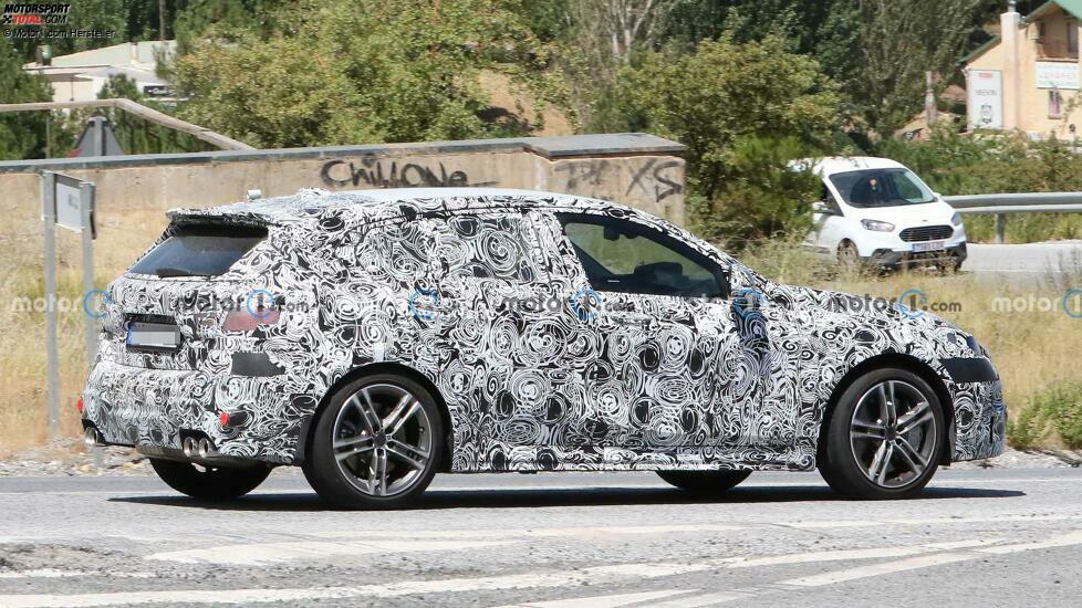 BMW 1er (2023) mit Facelift als Erlkönig