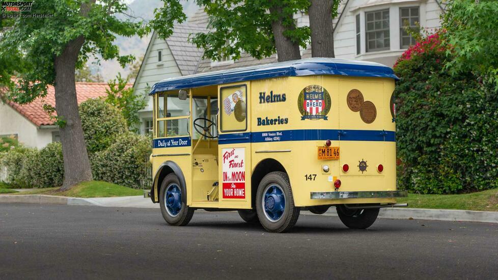 1936 Twin Coach Helms Bakery Delivery Truck