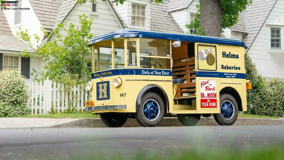 1936 Twin Coach Helms Bakery Delivery Truck