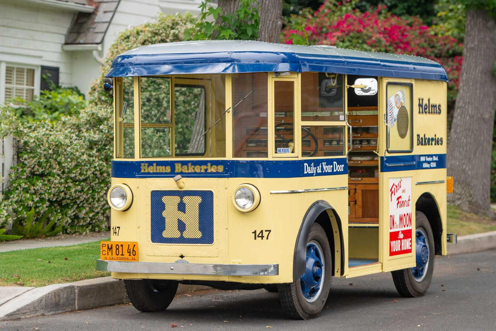 Dies ist eines von 148 Exemplaren eines speziellen Kuchen-Lieferwagens, der von Twin Coach für die Bäckerei Helms hergestellt wurde