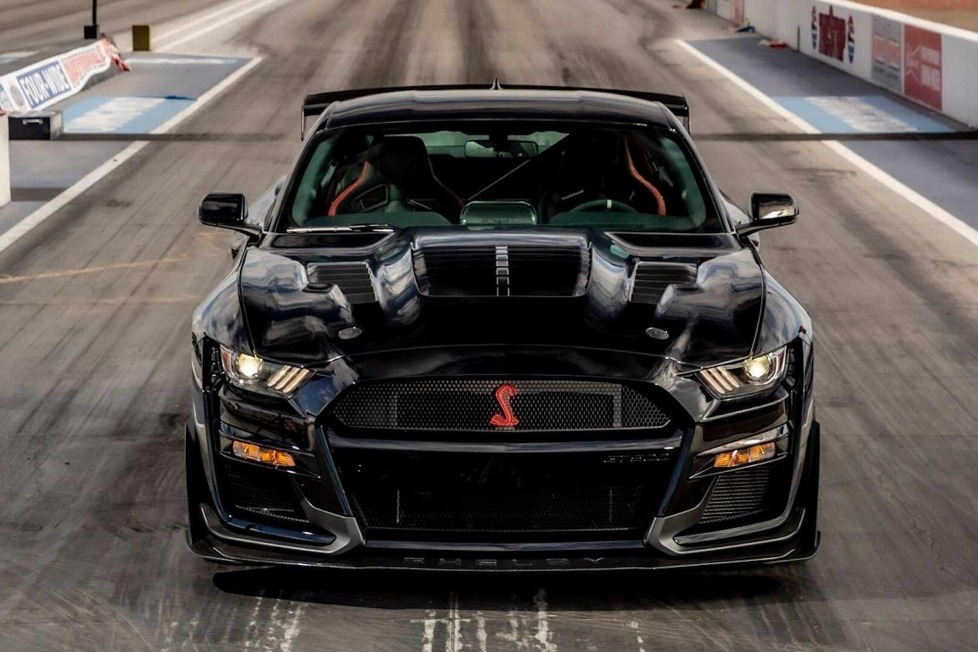 Bei diesem Ford Mustang handelt sich um ein Serienmodell, das in sehr begrenzter Stückzahl gebaut wird ...