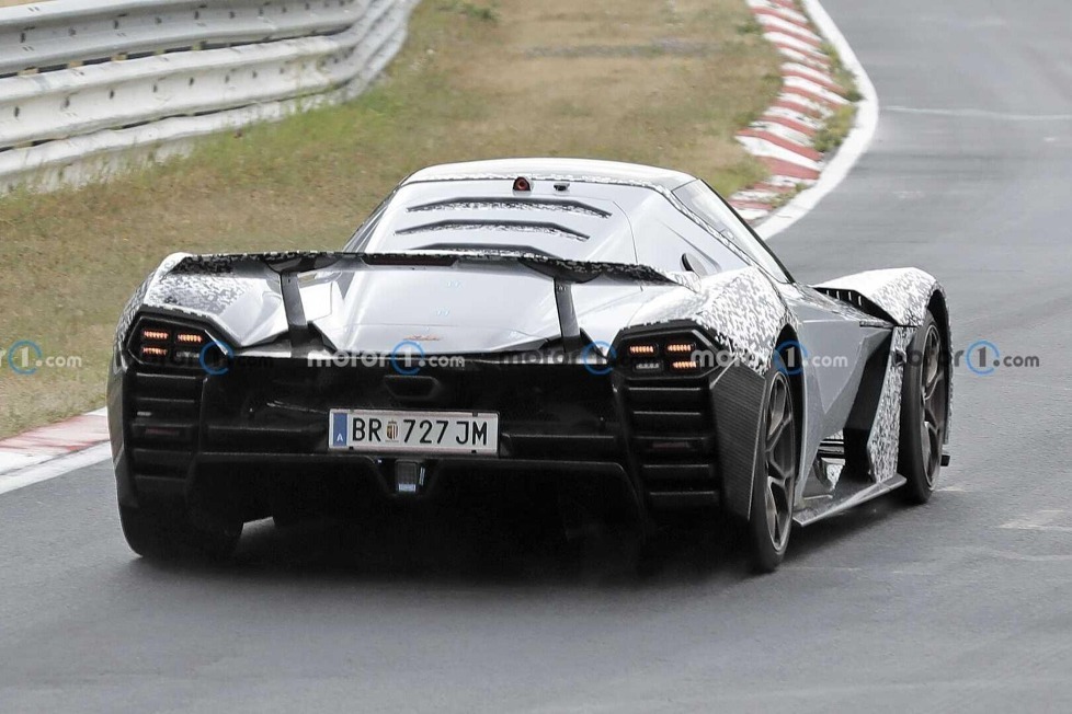 In der Rennversion leistet der von Audi stammende 2,5-Liter-Fünfzylinder mit Turboaufladung 600 PS ...