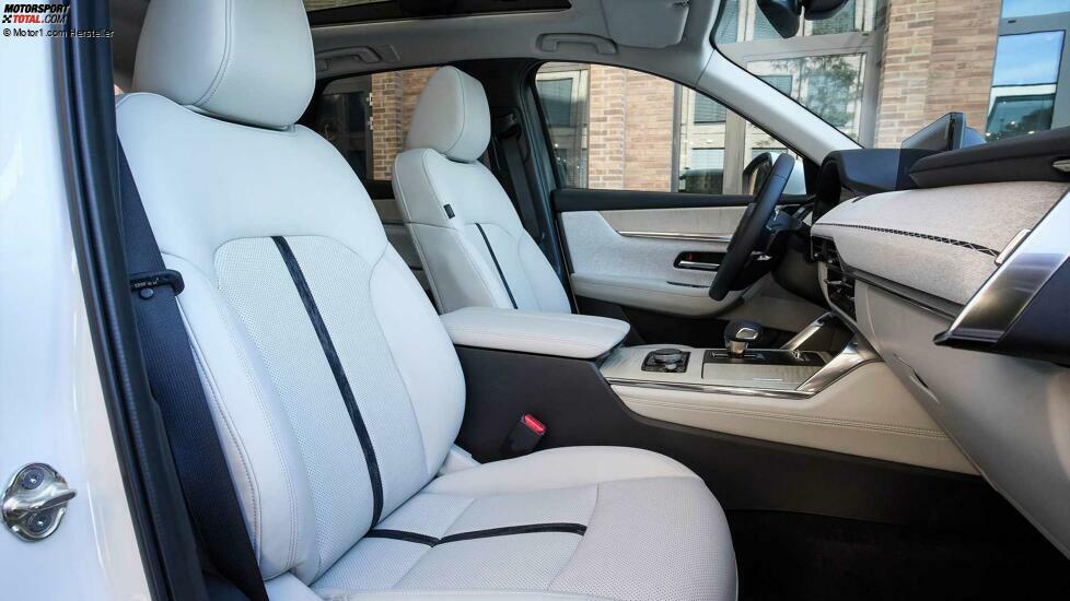 Mazda CX-60 e-Skyactiv PHEV, Takumi, Rhodium White (2022)