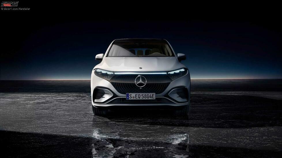 Mercedes-EQ. EQS SUV. exterior. studio shot. diamond white. AMG Line