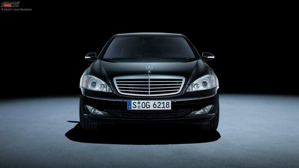 2005/Mercedes-Benz S 500 (W221)