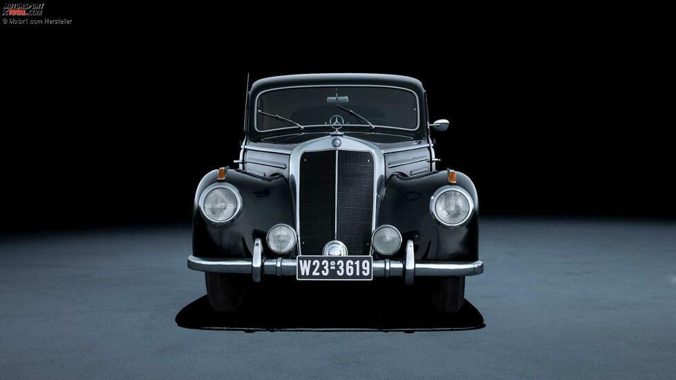 1951/ Mercedes-Benz 220 (W187)