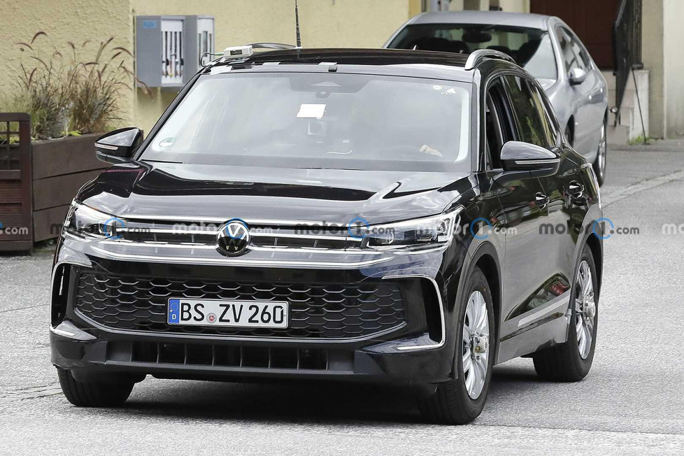 Seit Anfang 2016 ist der aktuelle VW Tiguan auf dem Markt: Jetzt wurde die nächste Generation des Kompakt-SUVs erstmals in finaler Optik fotografiert