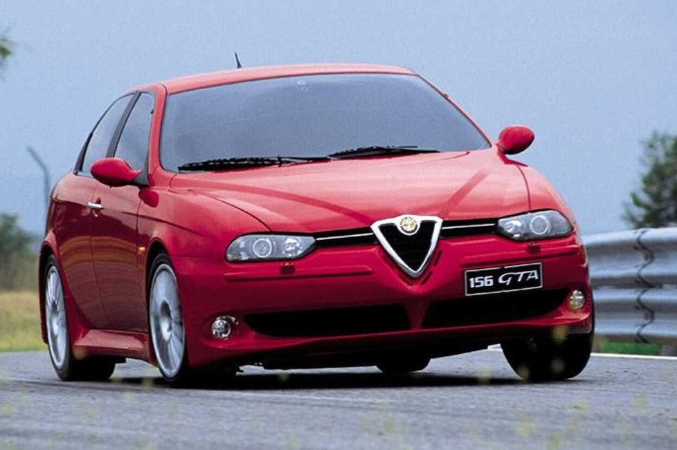 Darf ein Alfa Romeo Frontantrieb haben? Durchaus, wenn er so toll aussieht wie der 156, der vor 25 Jahren auf den Markt kam