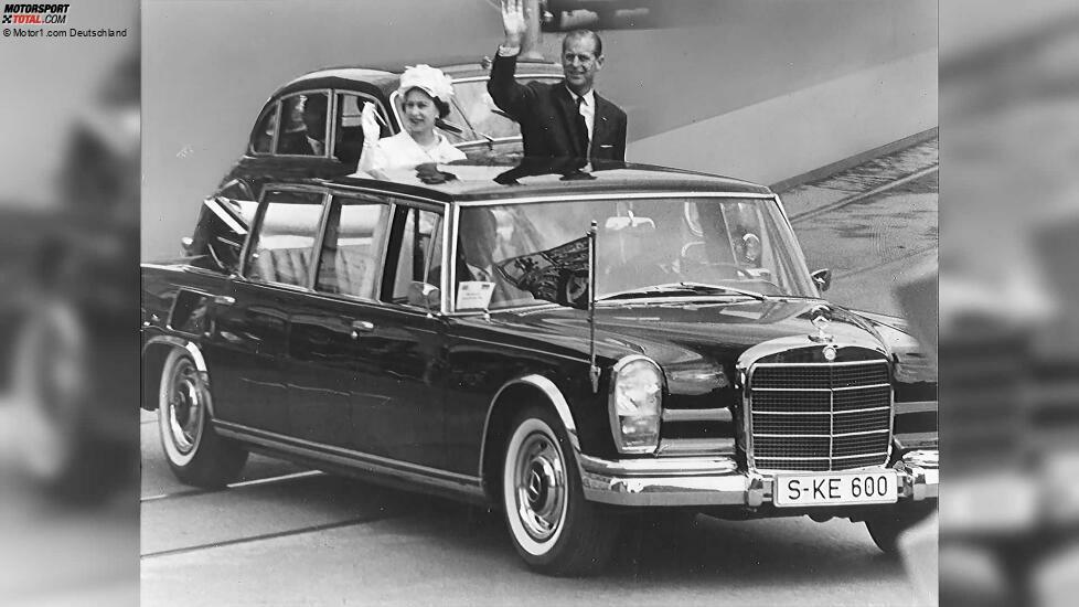 Mercedes-Benz Typ 600 (Baureihe W 100, 1964 bis 1981). Queen Elizabeth II. und Prinz Philip beim Staatsbesuch 1965 in MÃ¼nchen in einem Pullman-Landaulet