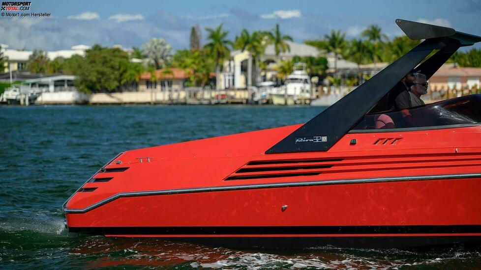 Riva Ferrari 32